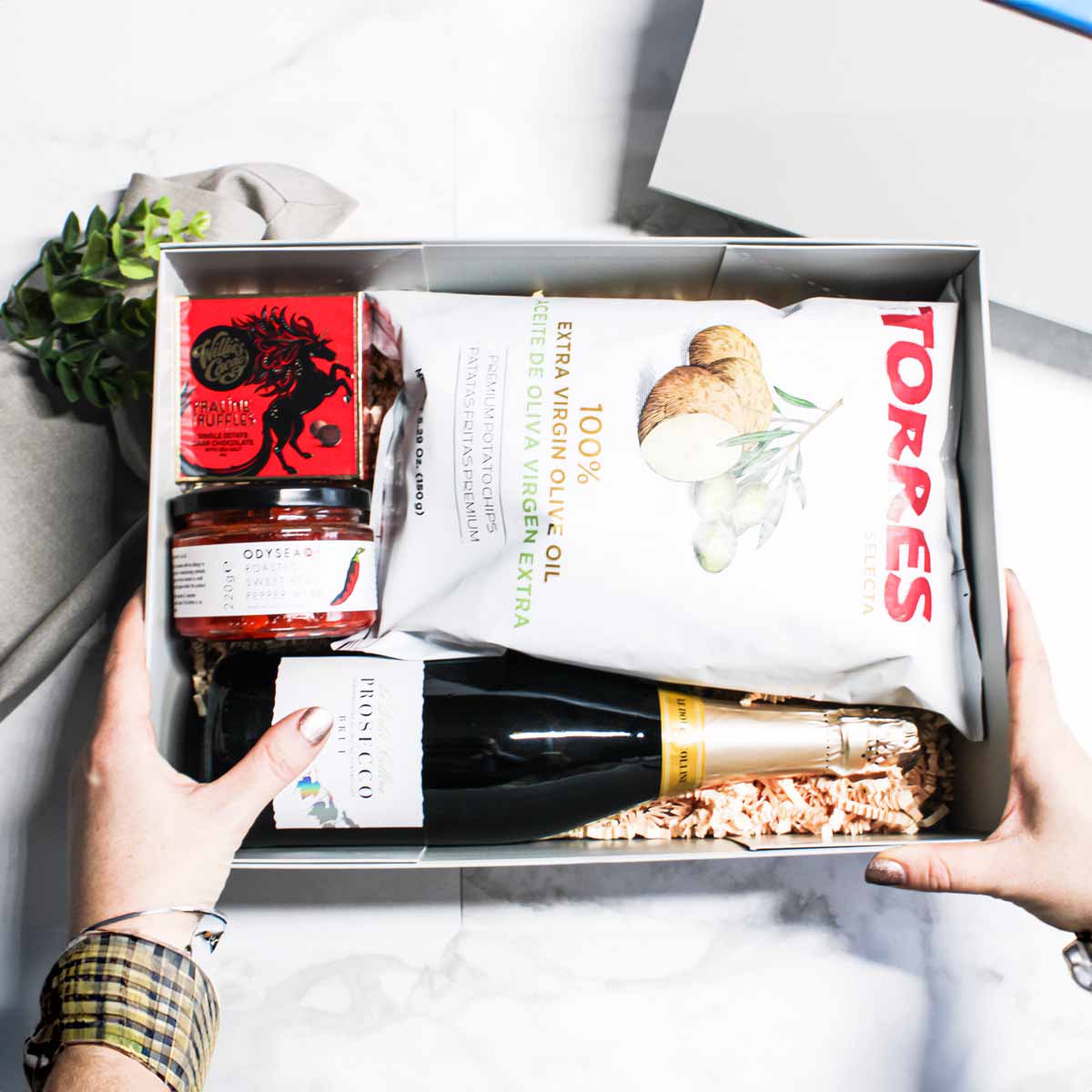 Delightful Corporate Food And Drink Gift Box